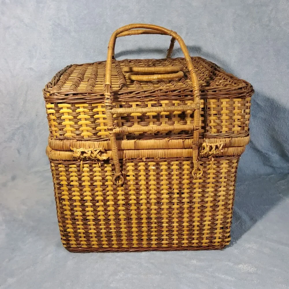 Vintage Large Two-Tone Woven Wicker Picnic Basket Storage Trunk Hinged Lid 15x13